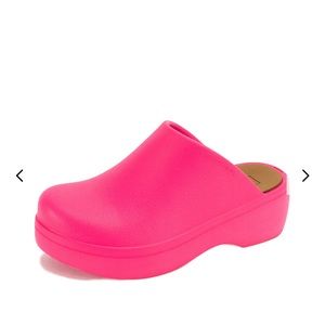 Yellow Box Zippy Clogs